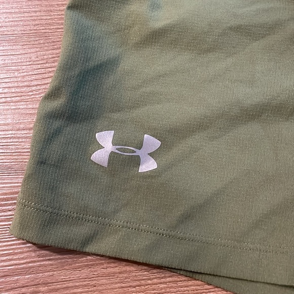 Under Armour elastic short with liner - Picture 2 of 6